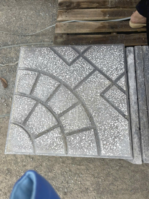 Gạch Terrazzo quạt 3 màu ghi - Gạch Bắc Việt - Công Ty Cổ Phần Tư Vấn Và Xây Dựng Hạ Tầng Kỹ Thuật Bắc Việt